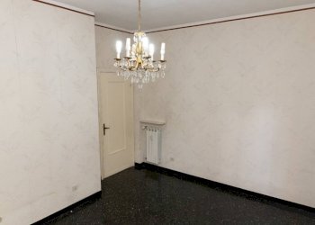 Camera da letto - Bilocale via Generale Manfredo Fanti, 10, Genova (zona Sampierdarena) - foto 13