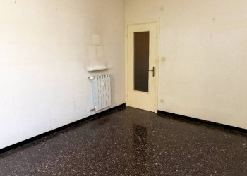 Camera da letto - Bilocale via Generale Manfredo Fanti, 10, Genova (zona Sampierdarena) - foto 18