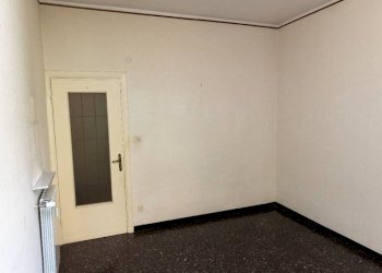 Camera da letto - Two-room apartment via Generale Manfredo Fanti, 10, Genova (neighborhood Sampierdarena) - photo 19