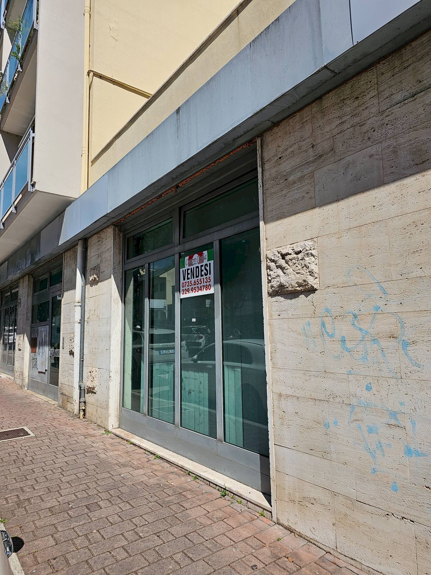 esterno locale commerciale - Commercial Premises Via Napoli
 
42, Ascoli Piceno - photo 2