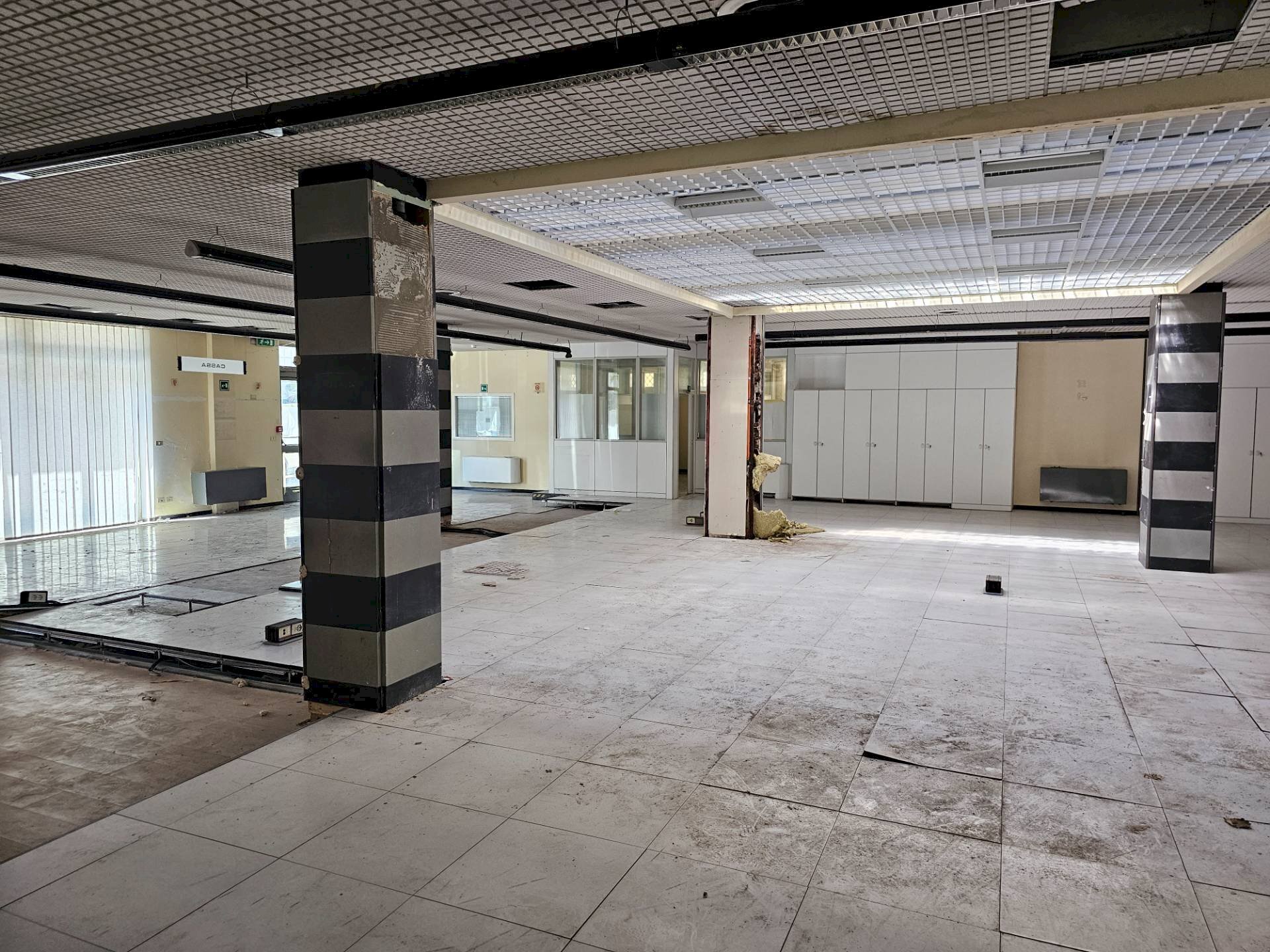 interno locale - Commercial Premises Via Napoli
 
42, Ascoli Piceno - photo 3