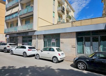 vetrina - Locale Commerciale Via Napoli
 
42, Ascoli Piceno - foto 1