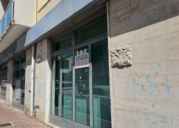 esterno locale commerciale - Locale Commerciale Via Napoli
 
42, Ascoli Piceno - foto 2