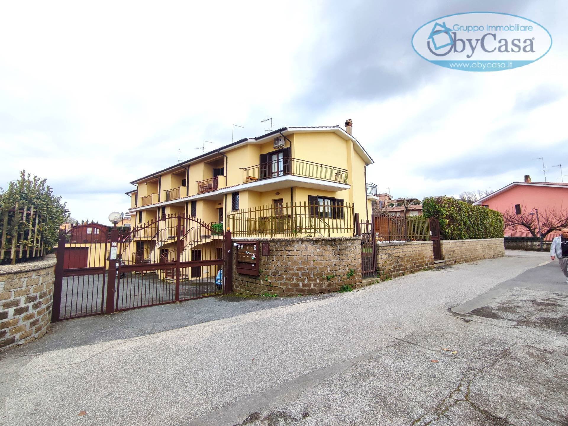 Foto 2 - Villa a Schiera Via Lombardia
 
2, Campagnano di Roma - foto 2