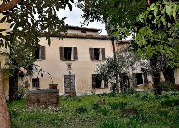 Foto 5 - Stabile - Palazzo Bettolle piazza cavallotti
 
6, Sinalunga - foto 5