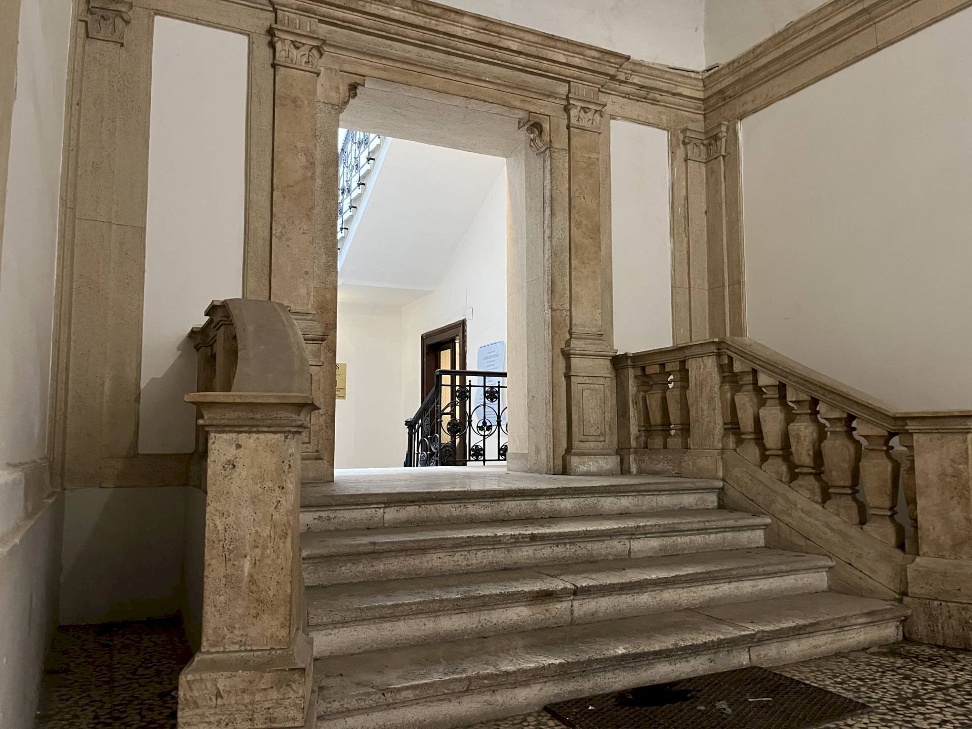Foto 2 - Stabile - Palazzo corso garibaldi
 
88, Spoleto - foto 2