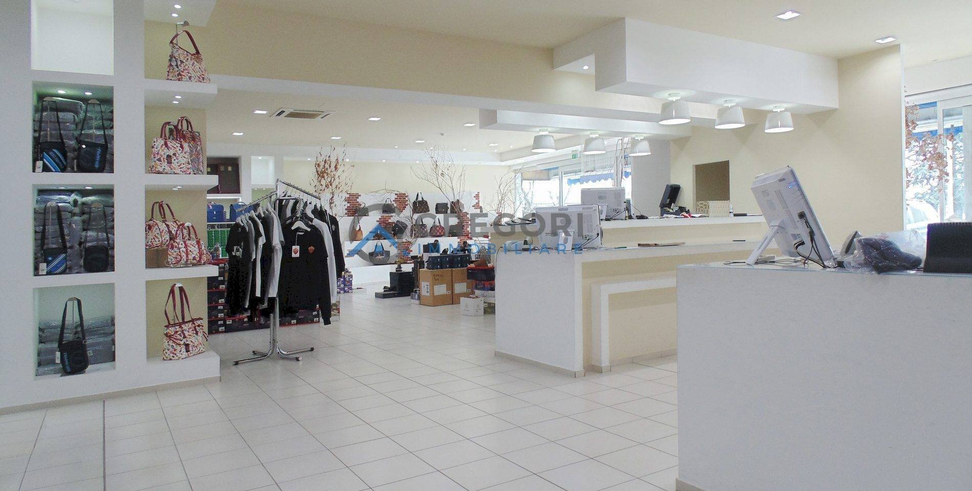 Foto 3 - Commercial Premises Zona Centrale, Alba Adriatica - photo 3