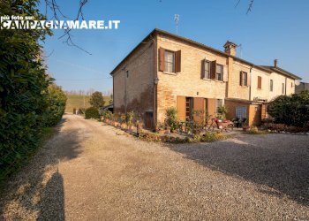 Foto 1 - Villa a Schiera Piazza Gramsci
 
10/h, Riva del Po - foto 1