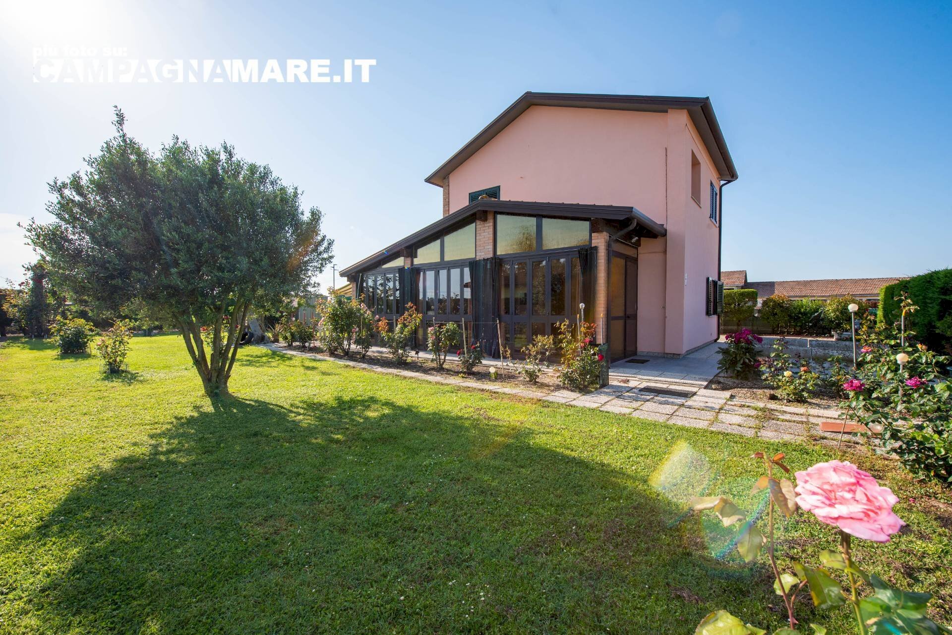 Foto 3 - Casa indipendente Piazza Unità
 
10/h, Jolanda di Savoia - foto 3