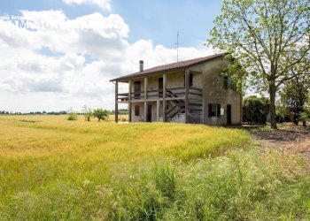 Foto 1 - Independent house via biverare
 
10/h, Mesola - photo 1