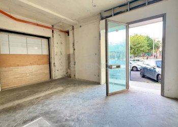 Foto 2 - Locale Commerciale VIA TAGLIAMENTO
9, Siracusa - foto 2