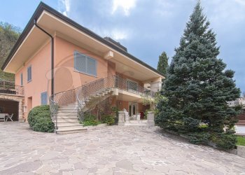 Foto 1 - Villa Via Vecchia Sferracavallo
 
1472, Atina - foto 1