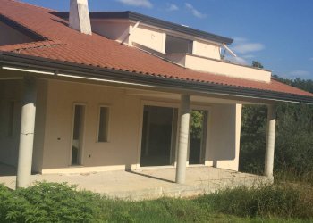 Foto 3 - Villa a Schiera Via Chiaia Romana
 
Snc, Fontana Liri - foto 3