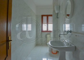 Foto 40 - Stabile - Palazzo Via Casilina Sud
 
173, Castrocielo - foto 40