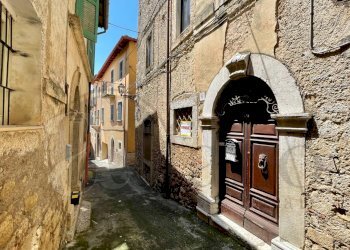 Foto 1 - Stabile - Palazzo Via Diego de Lucis
 
6, Arpino - foto 1