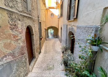 Foto 3 - Locale Commerciale Vicolo Santo Stefano
 
4, Arpino - foto 3