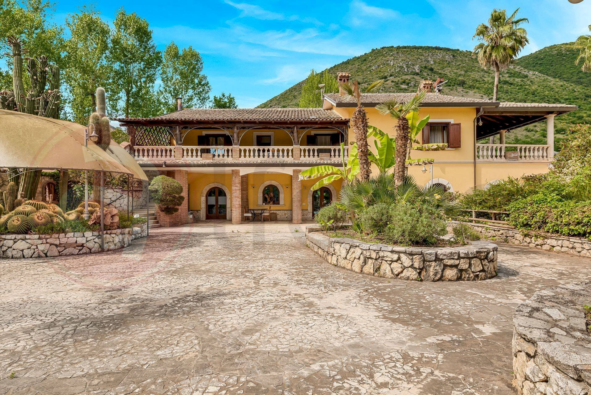 Foto 1 - Hotel Via Capodacqua
 
77, Castrocielo - foto 1