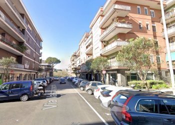Foto 1 - Locale Commerciale Via Valsavaranche, Roma - foto 1