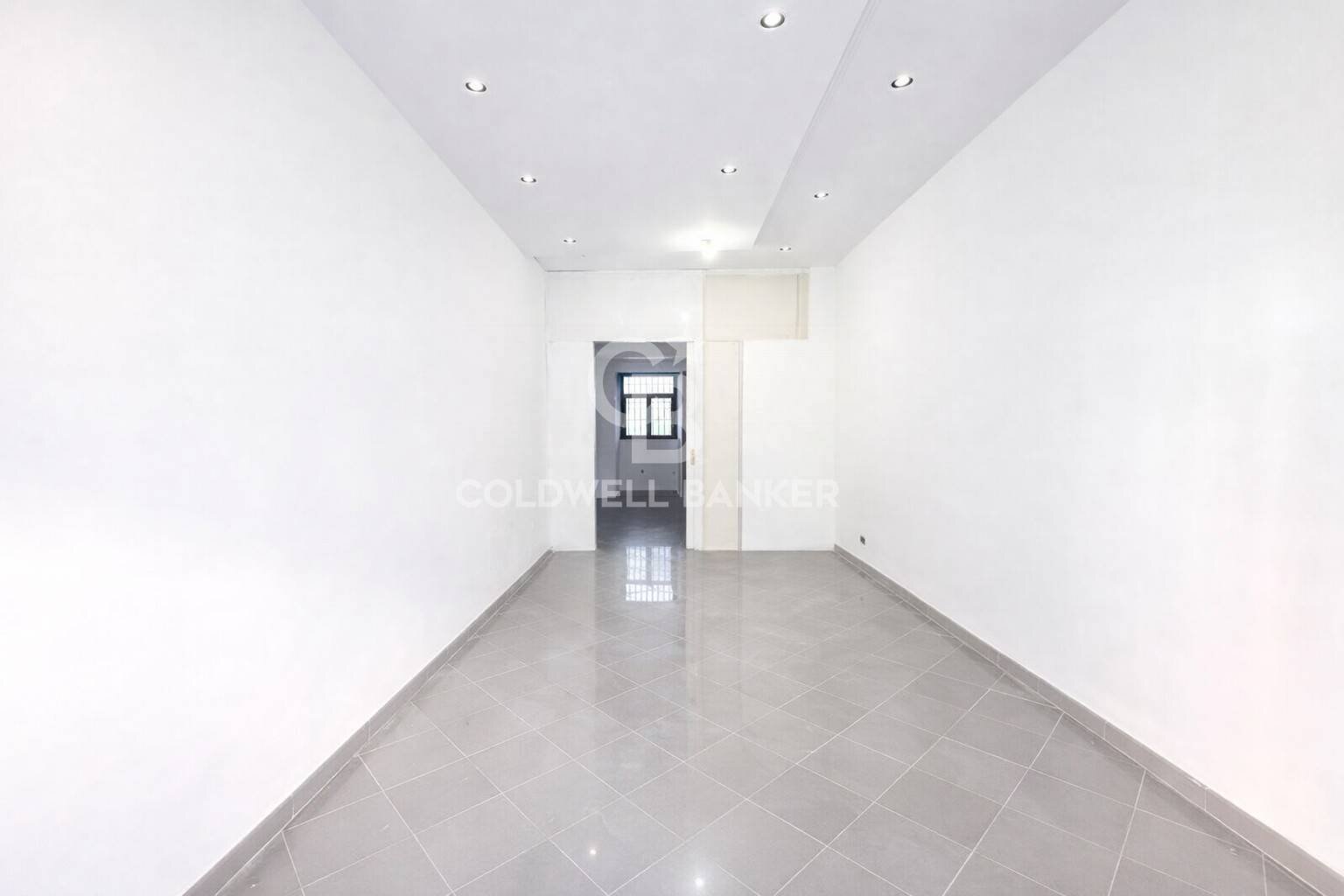 Foto 3 - Locale Commerciale Via Piave
30, Agropoli - foto 3