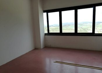 Foto 2 - Commercial Activity Montespertoli - photo 2