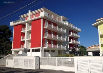 Foto 1 - Locale Commerciale Via C. battisti, Martinsicuro - foto 1