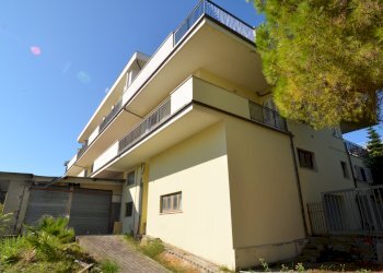 Foto 1 - Locale Commerciale Via Lauri
 
3, San Benedetto del Tronto - foto 1