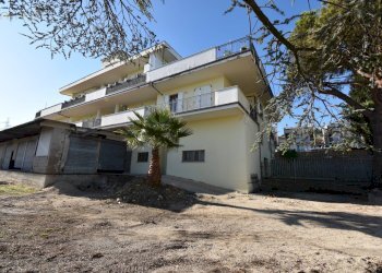 Foto 6 - Locale Commerciale Via Lauri
 
3, San Benedetto del Tronto - foto 5