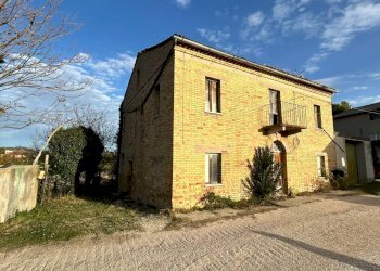 Foto 1 - Rustico Contrada Pachierno
 
11, Castignano - foto 1