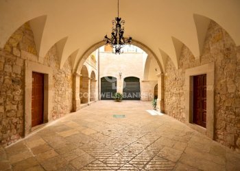 Foto 1 - Stabile - Palazzo Piazza Sedile San Marco
 
9, Trani - foto 1