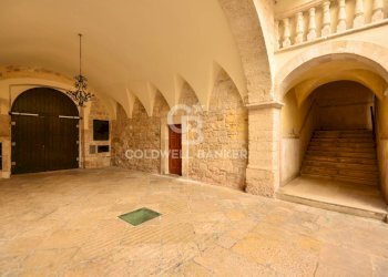 Foto 2 - Stabile - Palazzo Piazza Sedile San Marco
 
9, Trani - foto 2