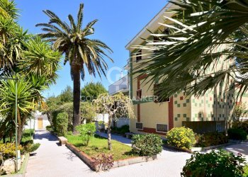 Prospetto laterale posteriore - Villa VIA NAPOLI
 
7, Bari - foto 23