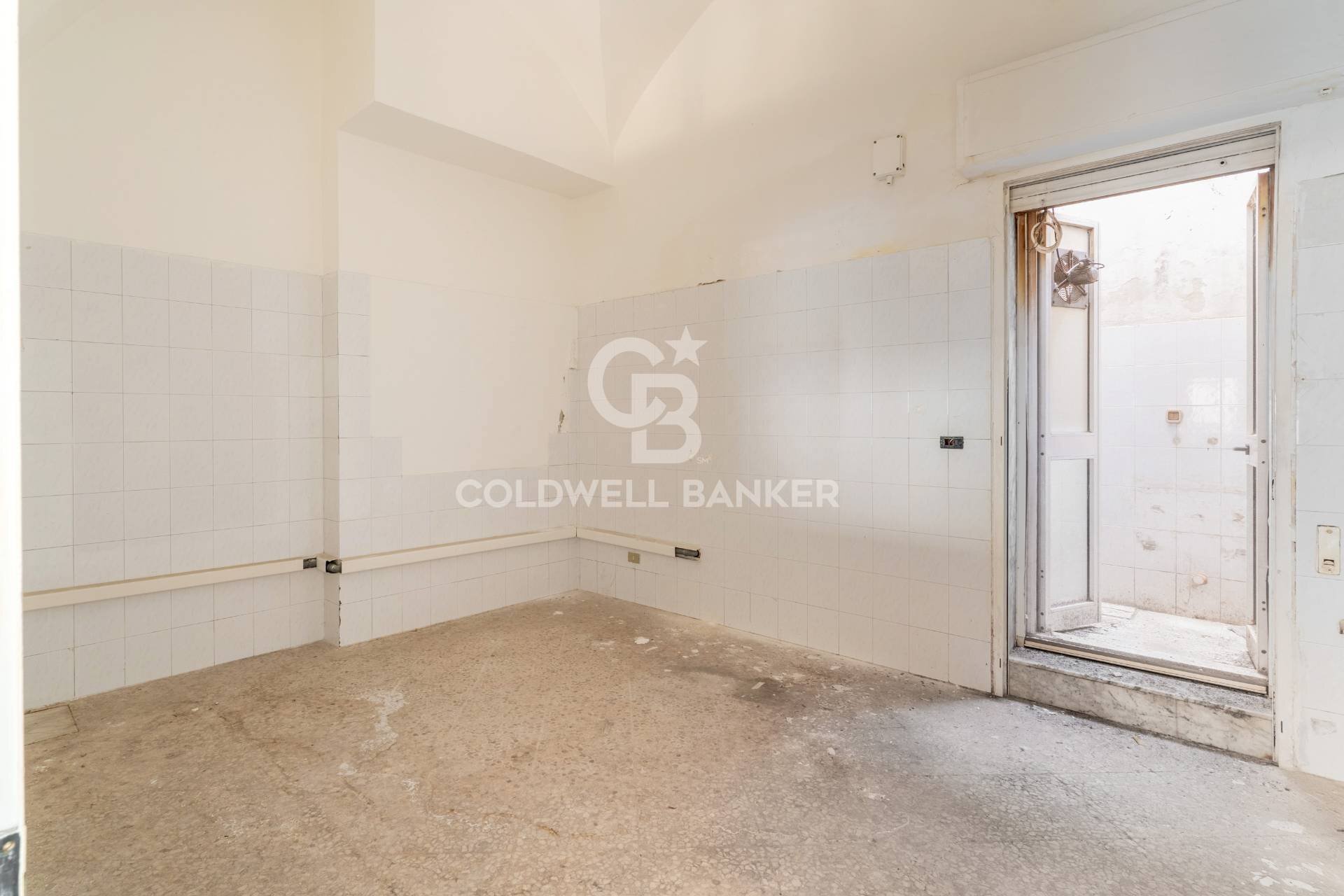 Foto 3 - Locale Commerciale Via Manzoni
 
11, Mola di Bari - foto 3