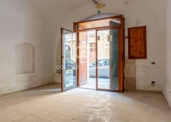 Foto 1 - Locale Commerciale Via Nicola De Roggiero
 
90, Trani - foto 1