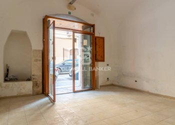 Foto 2 - Locale Commerciale Via Nicola De Roggiero
 
90, Trani - foto 2