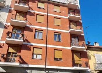 Foto 1 - Commercial Premises Via Rondissone
 
6 BIS, Torino - photo 1