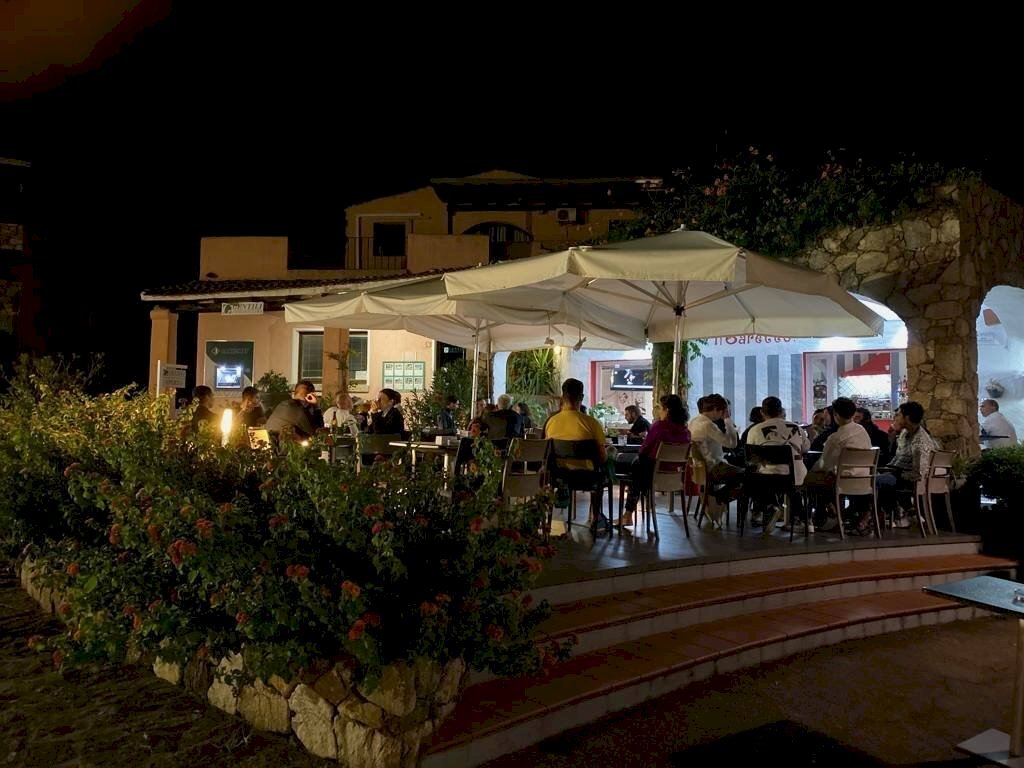 Foto 1 - Bar Tavola Calda - Fredda Baja Sardinia - Via dei Pini, Arzachena - foto 1