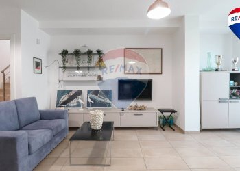 IMMAGINE DI UNALTRA DELLE VILLE DEL COMPLESSO CON ARREDAMENTO - Villa Via Terrarossa, Monte Argentario - photo 34