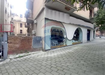 Edificio all\'aperto - Locale Commerciale Via Lorenzo Cavaliero
 
15-19, Salerno - foto 4