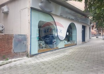 Edificio all\'aperto - Locale Commerciale Via Lorenzo Cavaliero
 
15-19, Salerno - foto 5