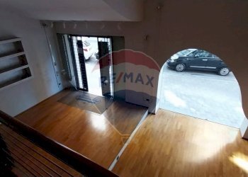 Stanza vuota - Locale Commerciale Via Lorenzo Cavaliero
 
15-19, Salerno - foto 8