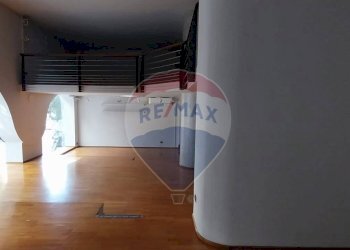 Stanza vuota - Locale Commerciale Via Lorenzo Cavaliero
 
15-19, Salerno - foto 9