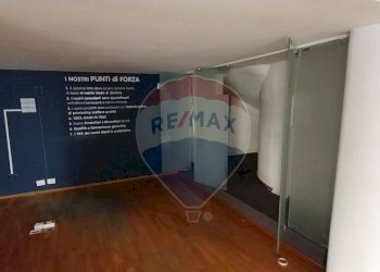 Stanza vuota - Locale Commerciale Via Lorenzo Cavaliero
 
15-19, Salerno - foto 12