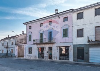Edificio all\'aperto - Casa indipendente Piazza Trenta Trentuno Maggio
 
15, Palestro - foto 1