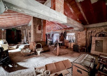 Soggiorno - Casa indipendente Piazza Trenta Trentuno Maggio
 
15, Palestro - foto 24