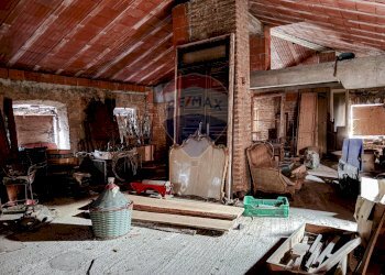 Soggiorno - Casa indipendente Piazza Trenta Trentuno Maggio
 
15, Palestro - foto 28