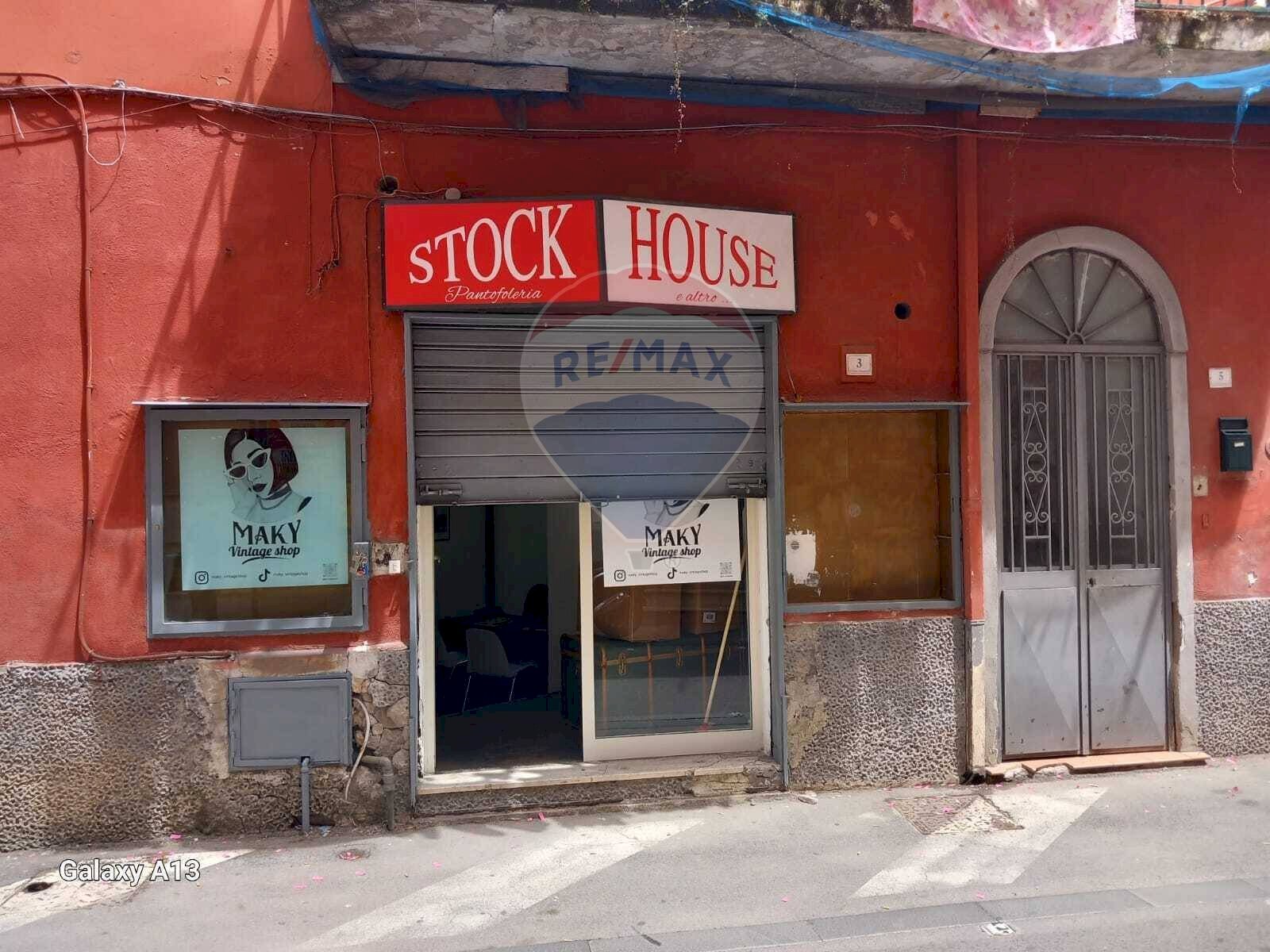 Edificio all\'aperto - Commercial Premises Via V. Emanuele III
 
3, Casalnuovo di Napoli - photo 1