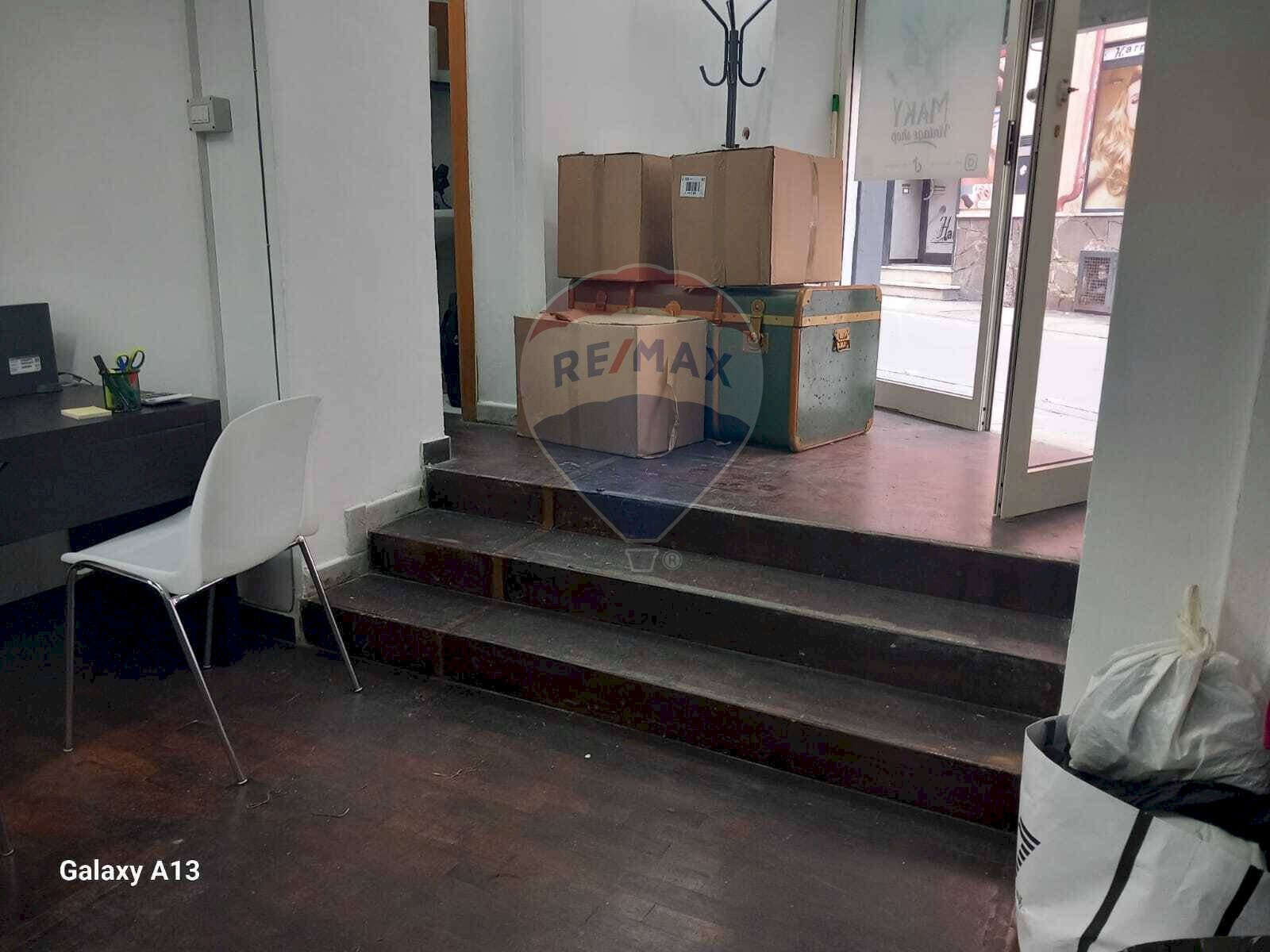 Ricezione / Lobby - Commercial Premises Via V. Emanuele III
 
3, Casalnuovo di Napoli - photo 2