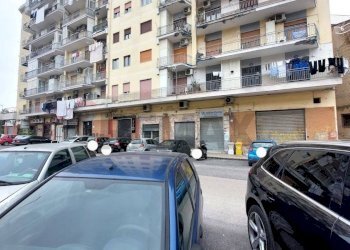 Edificio all\'aperto - Locale Commerciale Via Ferrante Imparato
 
209-211, Napoli - foto 18