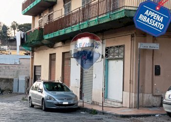 Edificio all\'aperto - Locale Commerciale via Casa Baiano
 
32, Marano di Napoli - foto 1