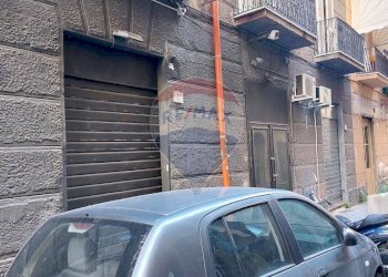 Edificio all\'aperto - Locale Commerciale Vico Maglioli
 
21, Napoli - foto 2